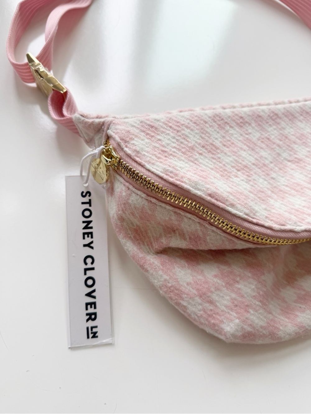 NWT Stoney Clover Lane Quilted Jumbo Fanny Pack Pink Houndstooth - Picture 3 of 7